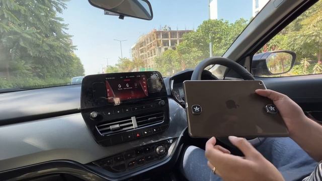 Using iPad in Tata Safari Dark - Tesla Look - Installation and User Experience смотреть онлайн
