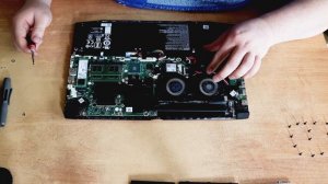 Разбор и чистка от пыли ноутбука Acer Nitro 5 AN515-52-56Z7 после 3800 часов работы.