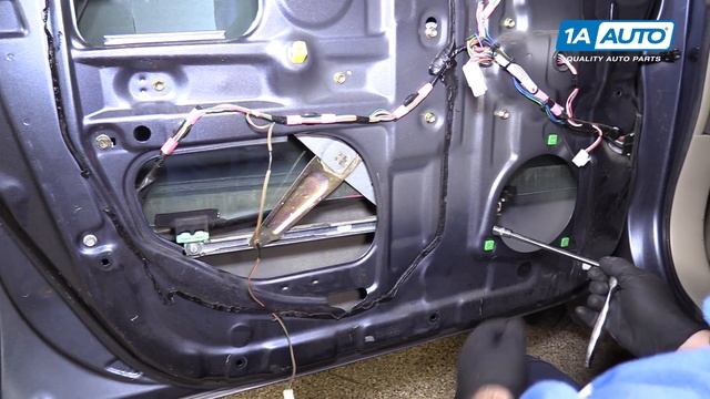 How to Replace Front Door Window Glass 00-07 Toyota Highlander смотреть онлайн