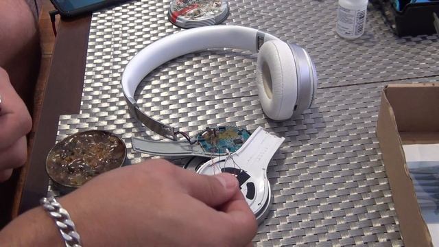 beats by dr dre solo 2 wireless / solo 3 wireless repair one side not working / part 2 смотреть онлайн