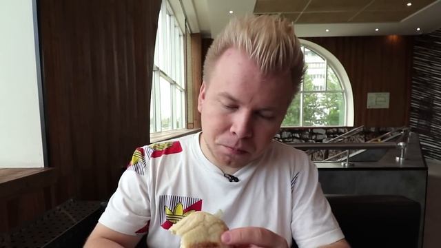 Завтрак в НОВОМ Макдоналдс - Вкусно и Точка / Это вам не МакЗавтрак в McDonald's / Стало Дороже? смотреть онлайн