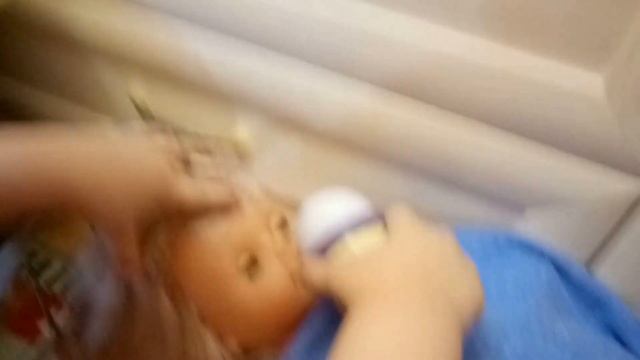 Анюта играет с куклой Катей! смотреть онлайн