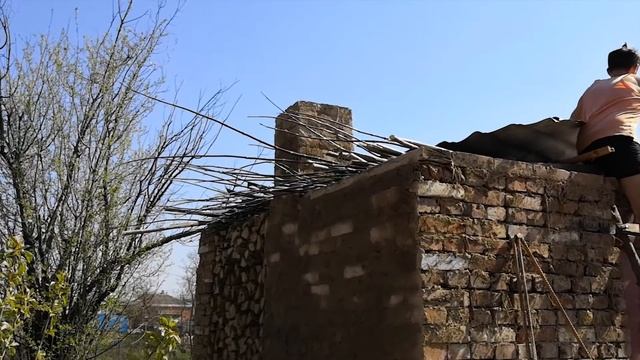 Построили Баньку из чурки и глины! :) Полная версия смотреть онлайн