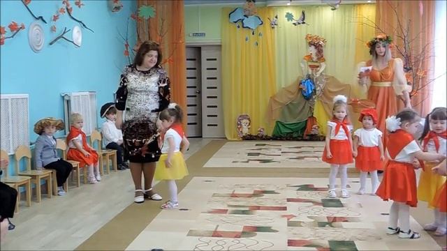 Осенний праздник во 2 мл гр. "Акварельки","Что у осени в лукошке". смотреть онлайн