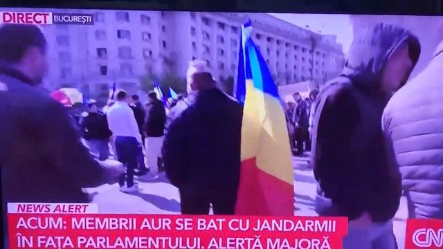 Acum, membrii AUR se bat cu jandarmii, alerta este majoră și persistă; încă nu se știe scorul... смотреть онлайн