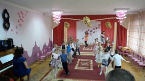 Танец на 8 марта в детском саду средняя группа