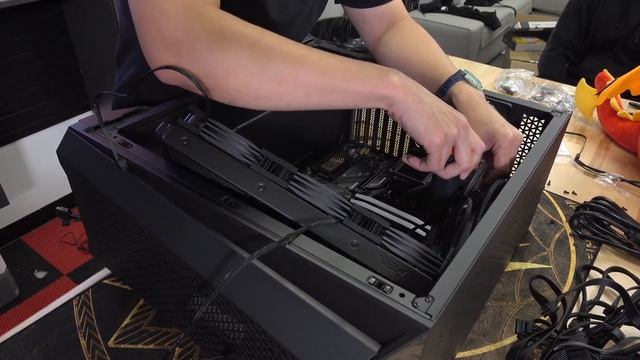 Casual Fridays - Building With The New MAG X670E TOMAHAWK WIFI!