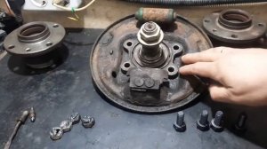 Как снять заднюю ось ступицы Ваз 2112 2110??? Авто Ремонт. Как поставить заднюю ось ступицы обратно