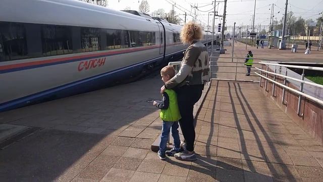 Сапсан на станции Тверь. 1 мая 2018 смотреть онлайн