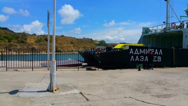 Прибытие парома "Адмирал Лазарев" на северную сторону Севастополя 4к смотреть онлайн