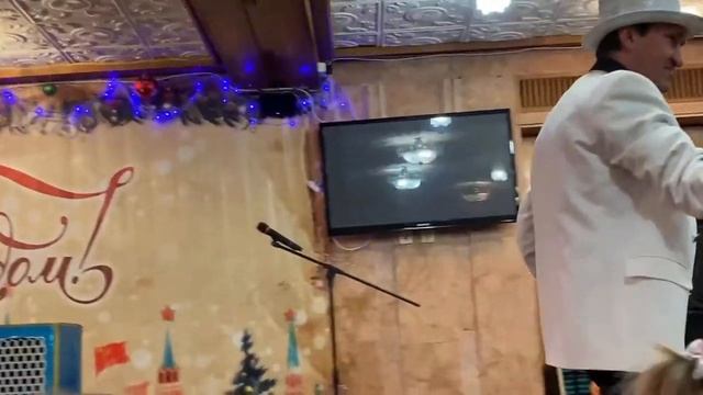 Было весело!!!Дед мороз,клоун и волшебник!!!Подарки от Дедушки мороза!!!Игры!!!часть 1 смотреть онлайн