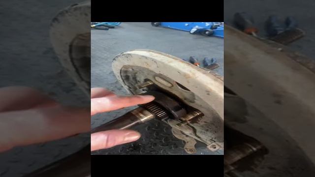 Правильная замена подшипника полуоси заднего моста:Nissan Vanette смотреть онлайн