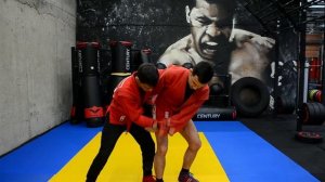 Бросок прогиб. Как правильно выполнять бросок прогиб? Как делать бросок прогибом?