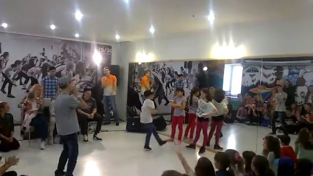 Батл. DDC. Две девочки против двух мальчиков. смотреть онлайн