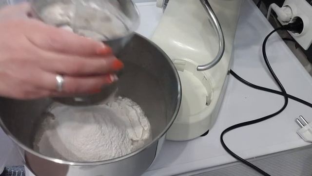 Обзор планетарного миксера Redmond RKM-4040. Честный отзыв. смотреть онлайн