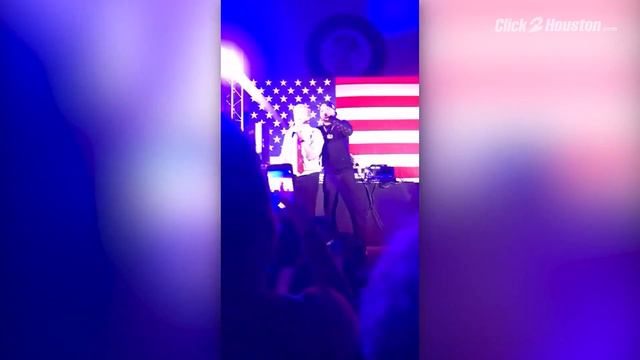 Video of former Democratic presidential candidate Tom Steyer dancing with rapper Juvenile goes v... смотреть онлайн