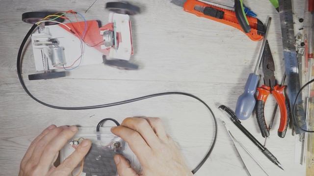 Как сделать машинку с моторчиком на управлении , своими руками. смотреть онлайн