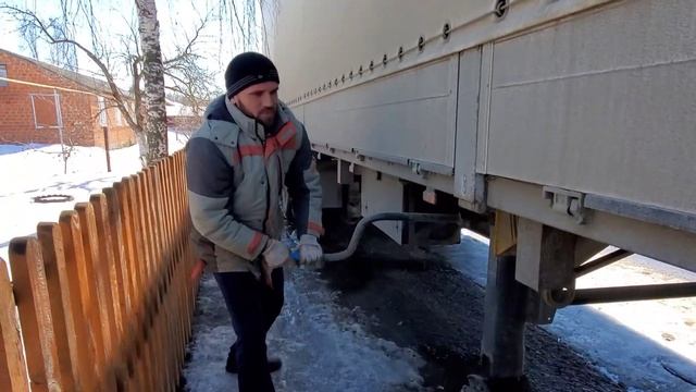 Отципляю полуприцеп поехал на СТО. смотреть онлайн