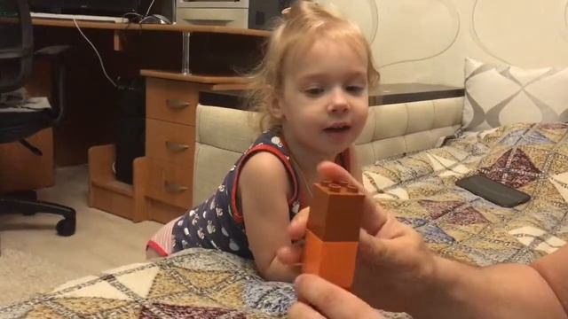 Ребёнок в два года, называет цвета по Английски смотреть онлайн