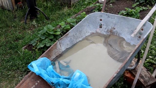 Как почистить скважину на воду Показываю приспособление и способ Все очень просто смотреть онлайн