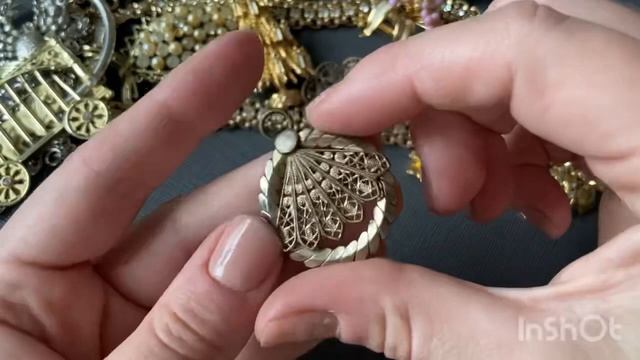 4. Продолжаем распаковку посылки с винтажной бижутерией из США смотреть онлайн