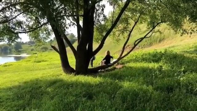 Алла Пугачева на прогулке с детьми смотреть онлайн