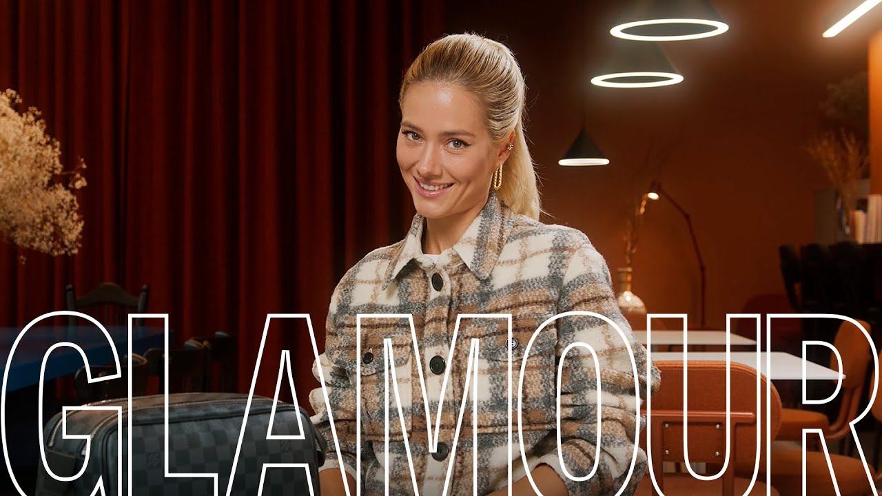 Что в косметичке у певицы Юли Паршуты? смотреть онлайн