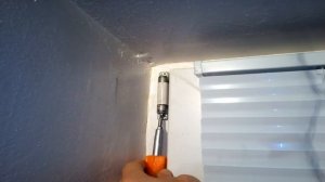 Как снять с металопластикового окна створку. Как вытянуть  штирь с верхней петли если он невыходит.