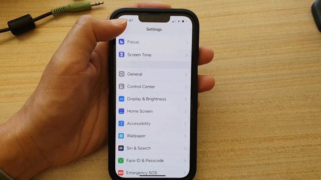 iPhone 13/13 Pro: How to Increase/Decrease Text Size for the Messages App (Even More Larger Text) смотреть онлайн