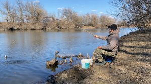 ВЕСЕННЯЯ РЫБАЛКА НА ПОПЛАВОК И ДОНКИ. РЫБА ПРОСНУЛАСЬ И ОЧЕНЬ ГОЛОДНАЯ. КРАСНОПЁРКА, КАРАСЬ И ОКУНЬ.
