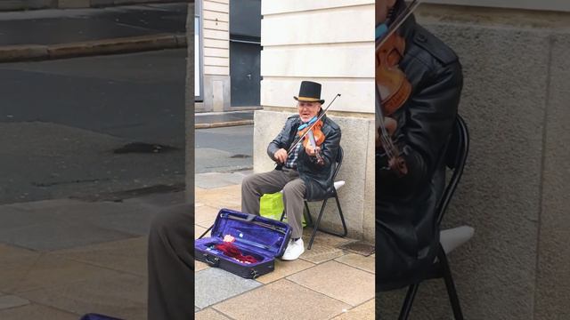 😅 уличные музыканты как отдельный вид музыки #франция #france #уличныймузыкант смотреть онлайн