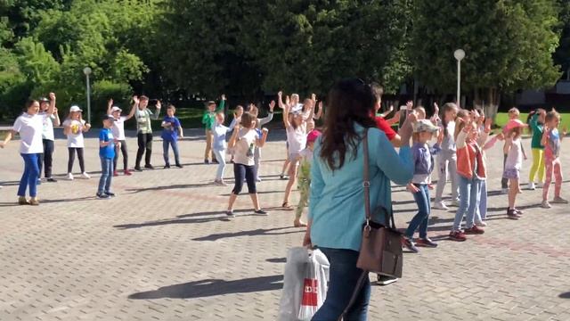 Рианна на зарядке в лагере смотреть онлайн