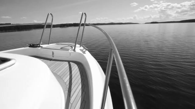 Финский открытый катер AQUADOR 22 WA (Walkaround) с каютой