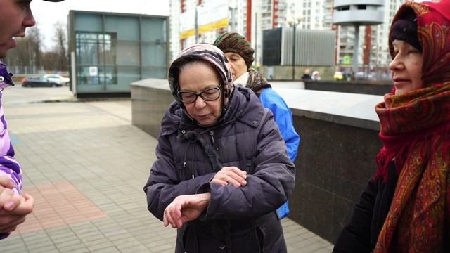 ЖАДНЫЕ БАБКИ ПОЛУЧАЮТ СВОИ БАБКИ. СОЦИАЛЬНЫЙ РОЛИК. ПРОДОЛЖЕНИЕ смотреть онлайн