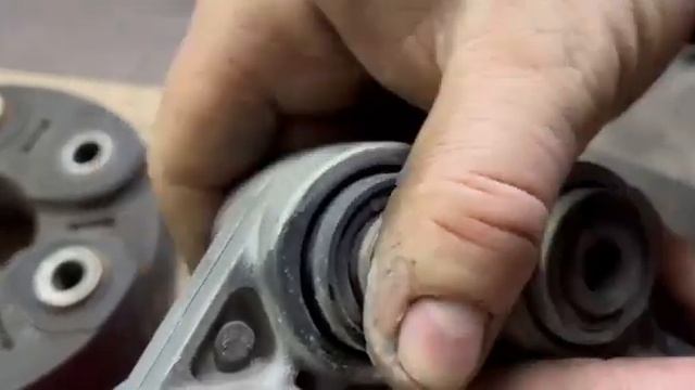 Мелкий стук при сбросе/наборе газа на F07, F30, F10 - обратите внимание на муфту раздатки смотреть онлайн