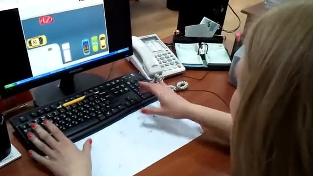 Блондинка и парковка смотреть онлайн