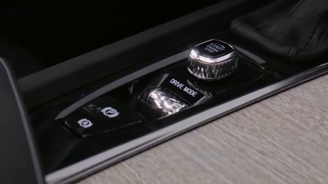 2019 Volvo V60 vs 2018 Mercedes C-Class Estate смотреть онлайн