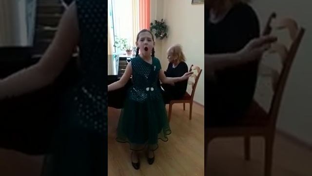 Цыкунова Ксения, г. Смоленск, ДШИ № 3 им. О.Б. Воронец У меня старание, муз. О. Хромушина смотреть онлайн