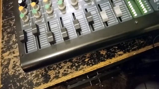 FOUR HUNDRED M10i фон смотреть онлайн