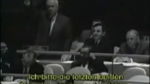 Хрущев стучит ботинком