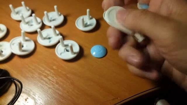 Заглушки в розетку, защита детей от электрического тока смотреть онлайн