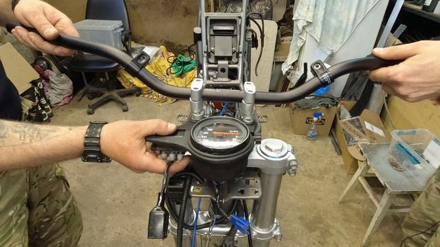 Реставрация KAWASAKI KDX250SR ЧАСТЬ...10 ПРОДОЛЖАЕМ СБОРКУ МОТОЦИКЛА. смотреть онлайн