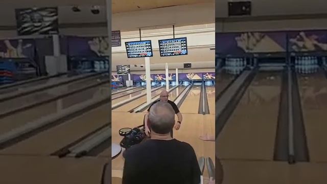 Rob Andreoli Sr. Shoots 300 #33 and 825 at South Levittown Lanes смотреть онлайн