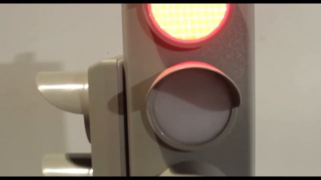 Электрифицированная модель транспортного и пешеходного светофоров на стойке и основании смотреть онлайн