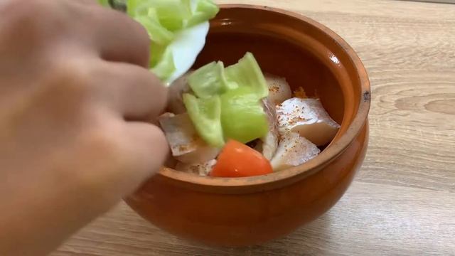 Рыба с овощами в духовке. Блюдо в горшочке. Полезный и быстрый ужин. смотреть онлайн