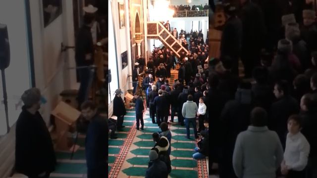 Братья чеченцы зашли в мечеть Хамзата Чумакова где их ждали братья Ингуши смотреть онлайн