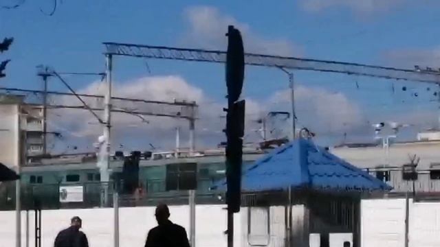 "Последнее видео со старого телефона!"ВЛ10-1015 с поездом Москва-Евпатория. [КЖД ОКТЯБРЬ] смотреть онлайн
