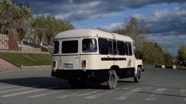 Мой любимчик и раритет - Громкий Автобус КАвЗ-685М №А 067 ХХ 196 Выезжает на развоз людей по Ивделю смотреть онлайн