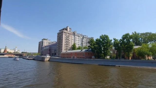 Москва. Прогулка на теплоходе по Москва-реке. смотреть онлайн