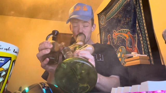 I LOVE HASH BONG RIPS смотреть онлайн